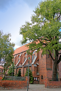 sm_kirche_aussen_09.jpg